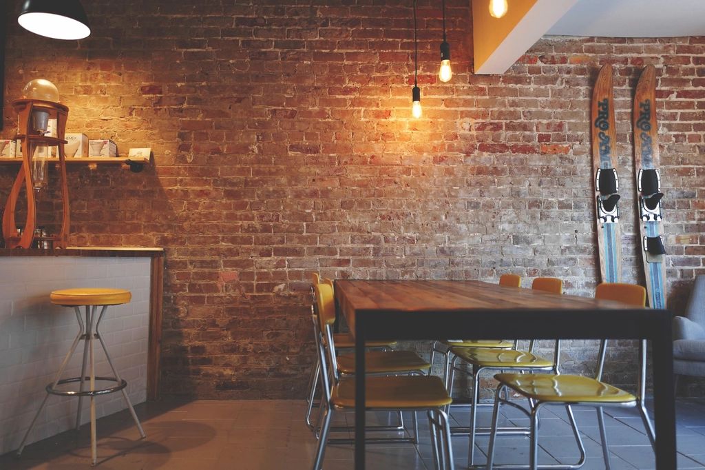 A full dining room, mid-service