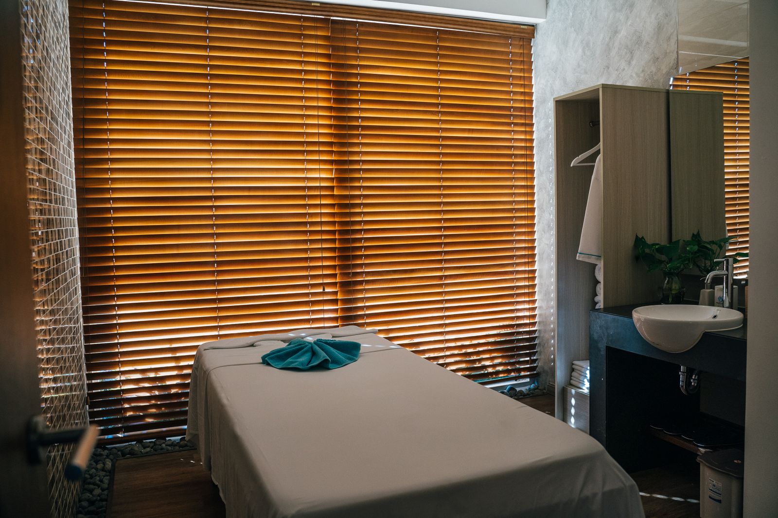 A calm day spa treatment room